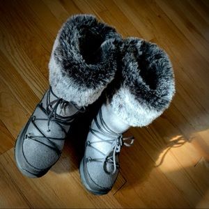 BearPaw warm Women’s Waterproof WinterBoots Size 7